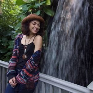 Meet your Posher, Amel